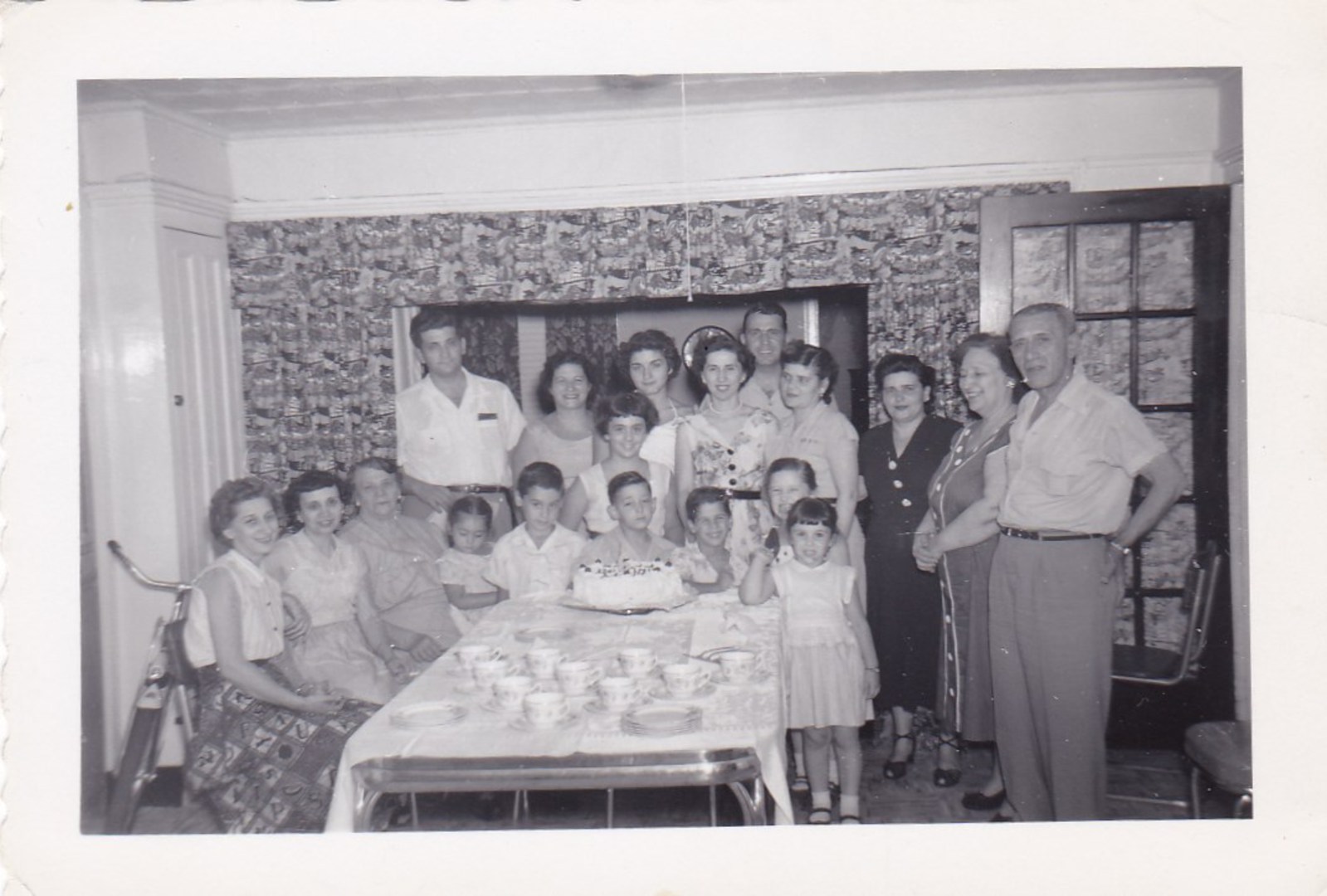 Peter 6 yr bd party 1953.jpg